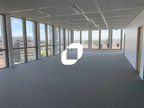 Office in Aubervilliers to rent Interior Photo- Image 1 of 10