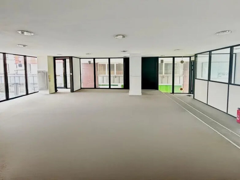 Office in Paris for sale - Building Photo - Image 2 of 9