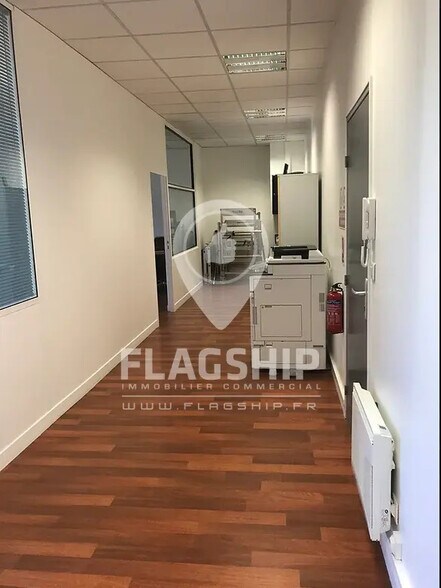 Office in Saint-Ouen-sur-Seine to rent - Interior Photo - Image 2 of 8