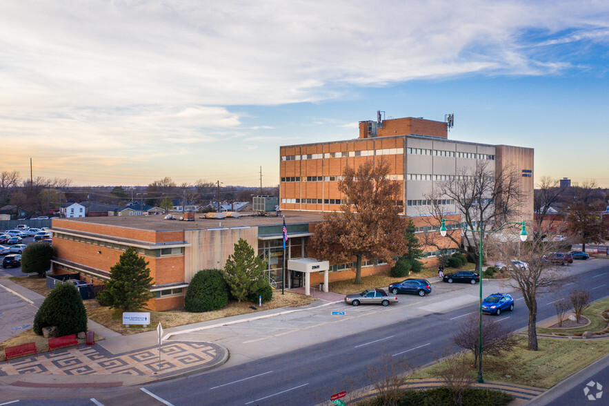 2901-2915 N Classen Blvd, Oklahoma City, OK for rent - Building Photo - Image 2 of 10