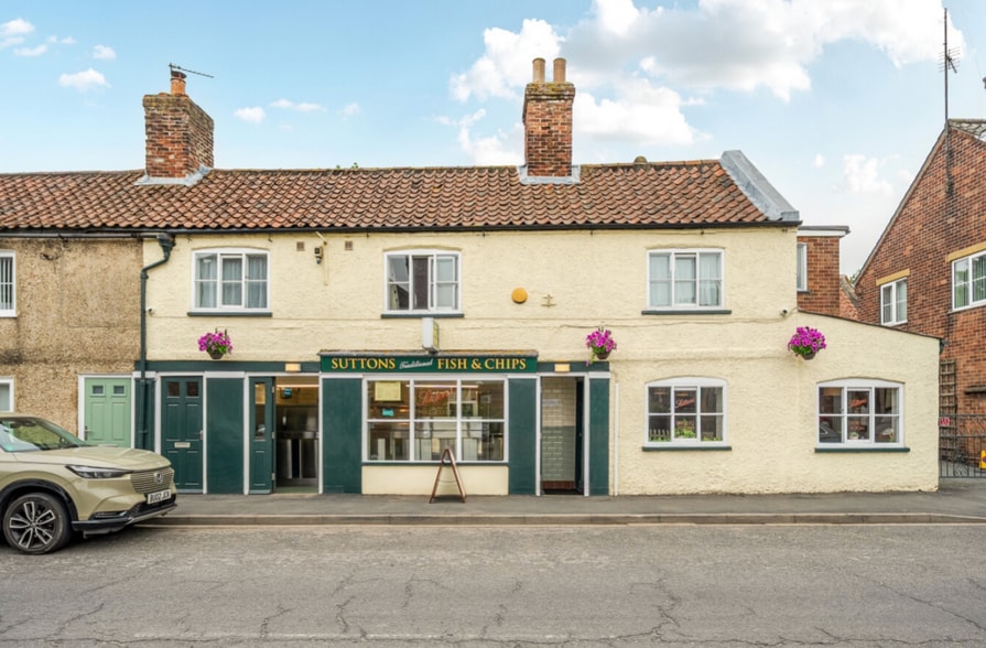 44-45 High St, Skegness for sale - Primary Photo - Image 1 of 15