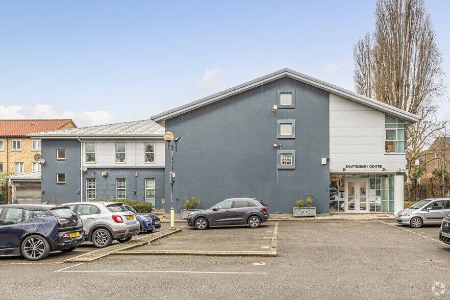 85 Barlby Rd, London to rent - Primary Photo - Image 1 of 2