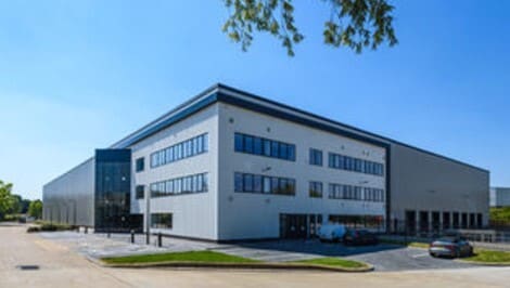 16 Vickers Dr S, Weybridge for sale - Primary Photo - Image 1 of 1