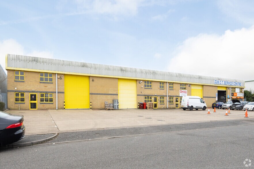 Scott Rd, Luton for sale - Primary Photo - Image 1 of 1