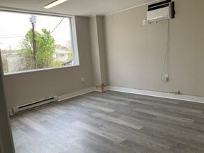 1677 E Ayre St, Newport, DE to rent Interior Photo- Image 2 of 8