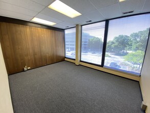 540-550 W Frontage Rd, Northfield, IL for rent Interior Photo- Image 1 of 2