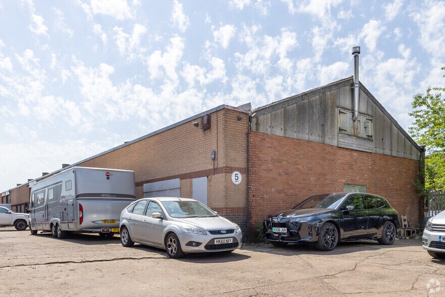 Powke Ln, Cradley Heath to rent - Building Photo - Image 2 of 2