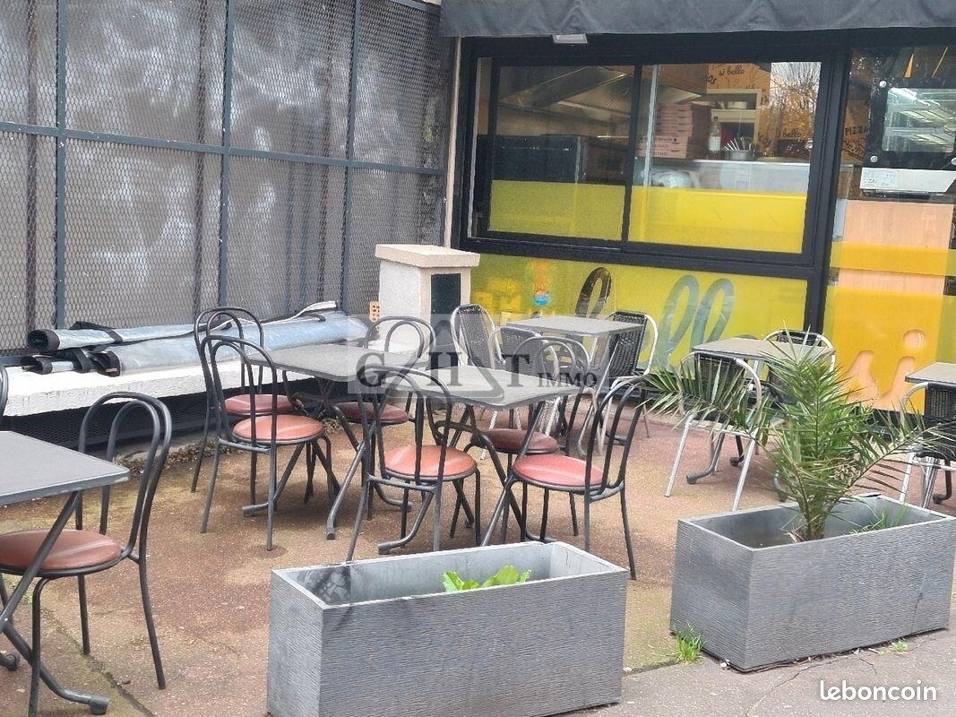 Retail in Montreuil for sale Building Photo- Image 1 of 3