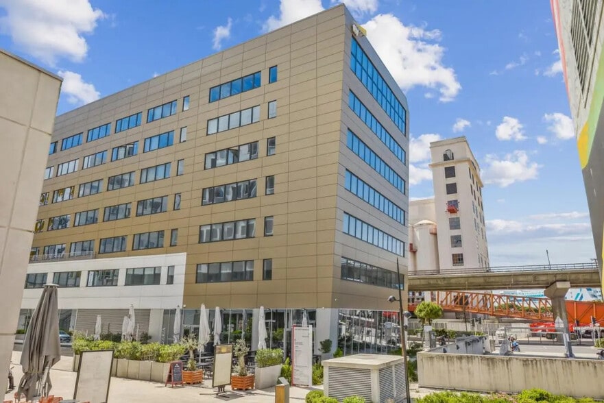 Office in Marseille to rent - Building Photo - Image 2 of 14