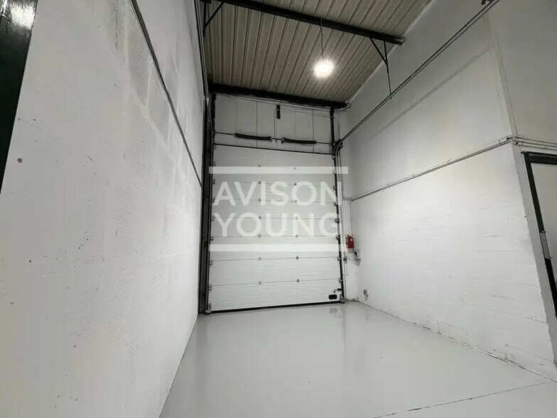 Light Industrial in Villepinte to rent - Interior Photo - Image 3 of 7