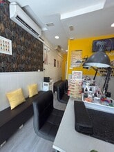 Retail in Madrid, Madrid to rent Interior Photo- Image 1 of 2