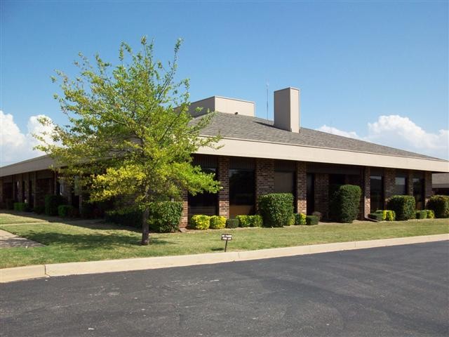 510 E Memorial Rd, Oklahoma City, OK for sale - Building Photo - Image 1 of 1