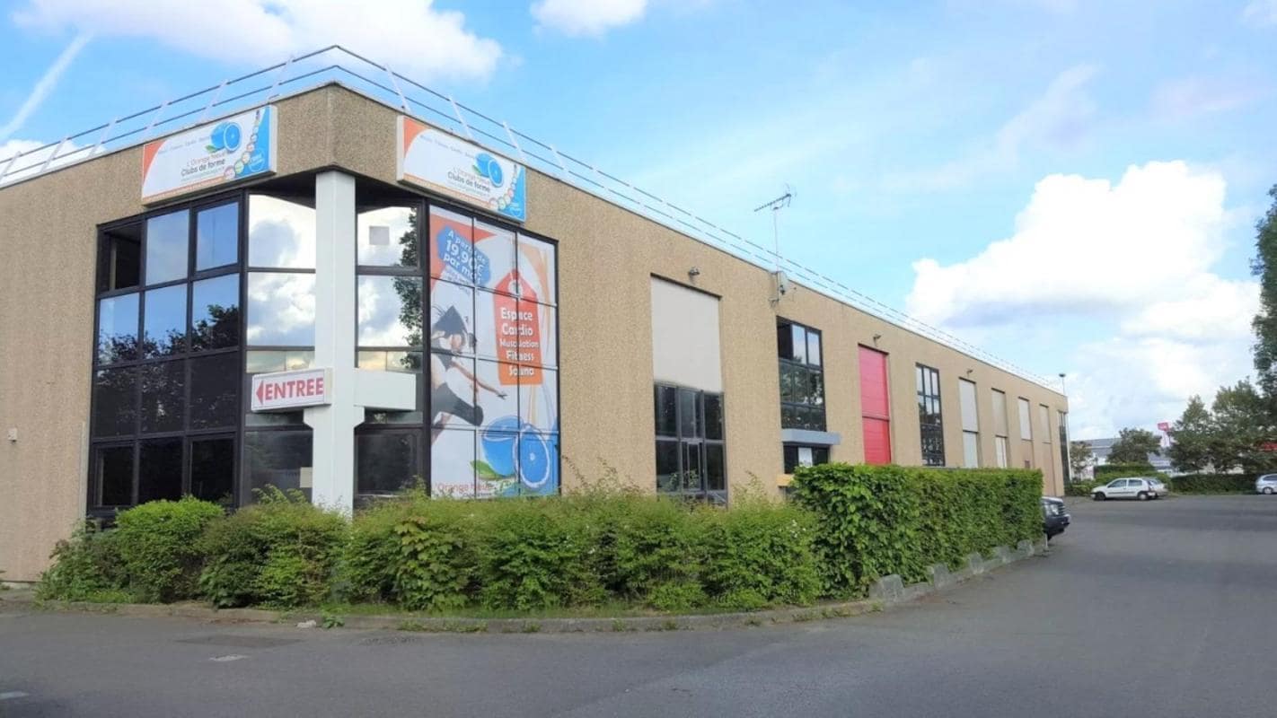 Light Industrial in Coignières to rent Building Photo- Image 1 of 10