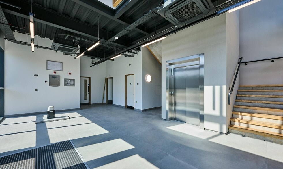 19 Bourn Quarter, Bourn to rent - Building Photo - Image 2 of 8