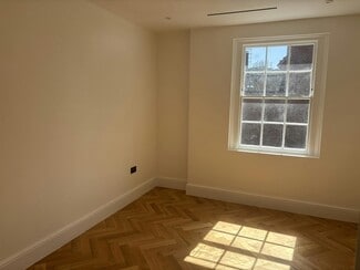 More details for 7 High St, Windsor - Office, Retail to Rent