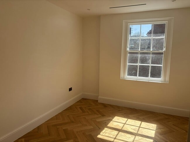 More details for 7 High St, Windsor - Office, Retail to Rent