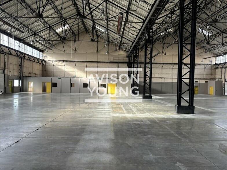 Light Industrial in Saint-Ouen-sur-Seine to rent - Building Photo - Image 3 of 8