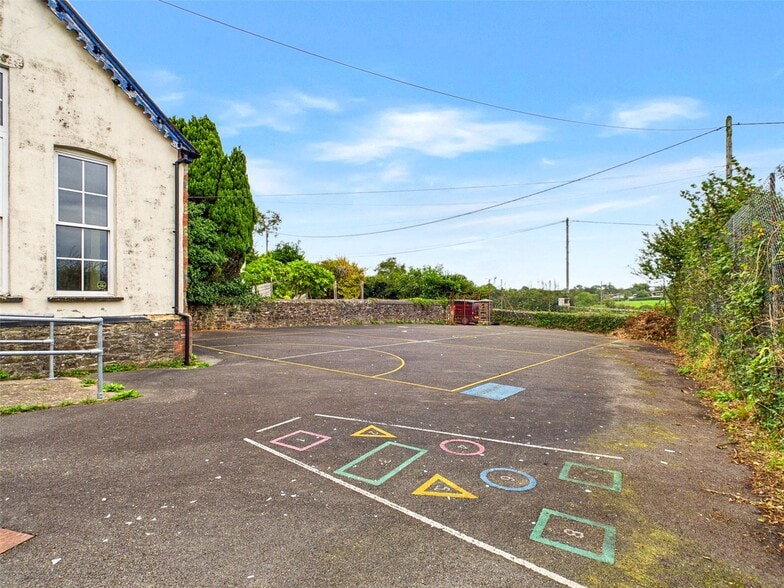 1 St. Andrews Close, Sutcombe for sale - Building Photo - Image 3 of 11