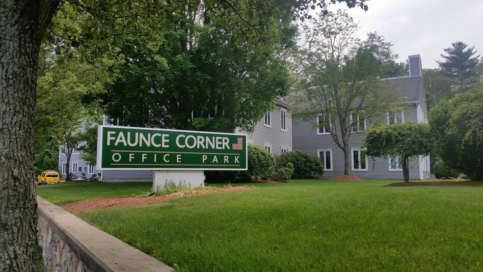 88 Faunce Corner Rd, Dartmouth, MA for sale - Primary Photo - Image 1 of 1