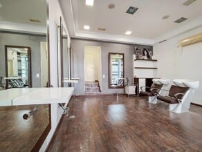 Retail in Madrid, Madrid to rent Interior Photo- Image 1 of 6