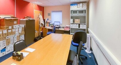 Vantage Way, Poole to rent Interior Photo- Image 1 of 3