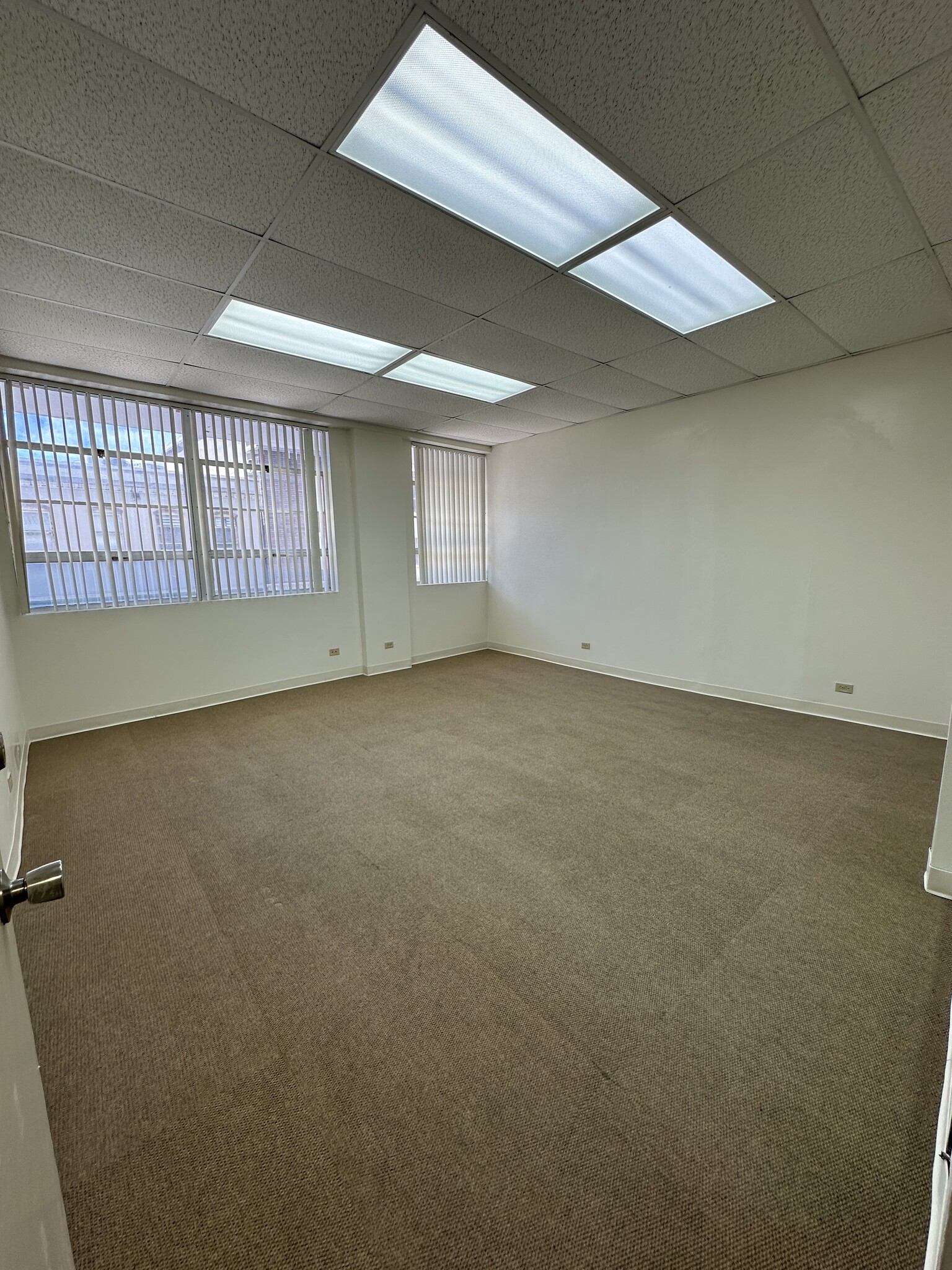 90 N King St, Honolulu, HI to rent Building Photo- Image 1 of 2