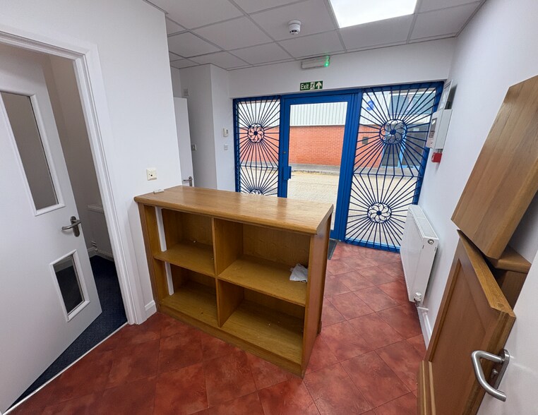 Hazel Rd, Southampton for sale - Interior Photo - Image 3 of 11