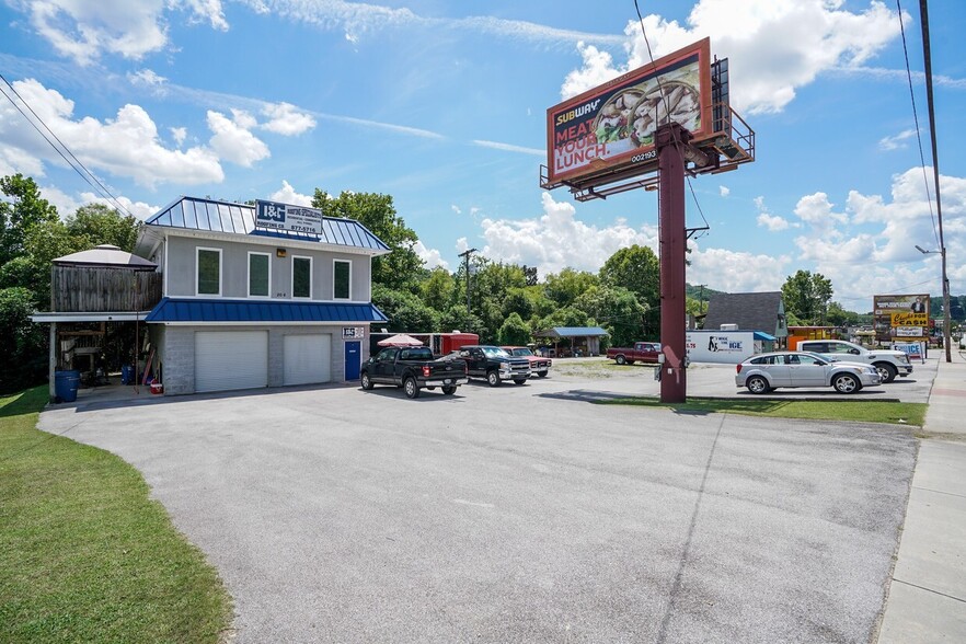 2016 & 2014 Dayton boulevard Red Bank portfolio of 2 properties for sale on LoopNet.co.uk - Building Photo - Image 3 of 21