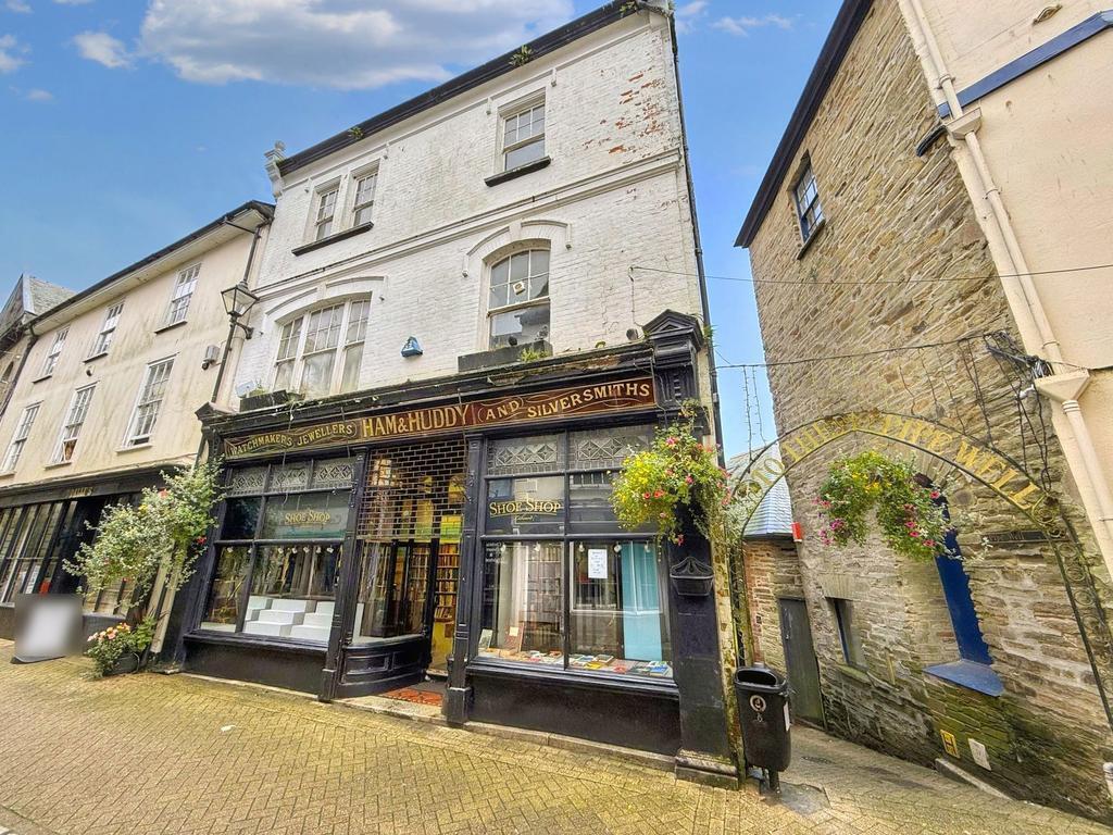19 Fore St, Liskeard for sale Primary Photo- Image 1 of 11