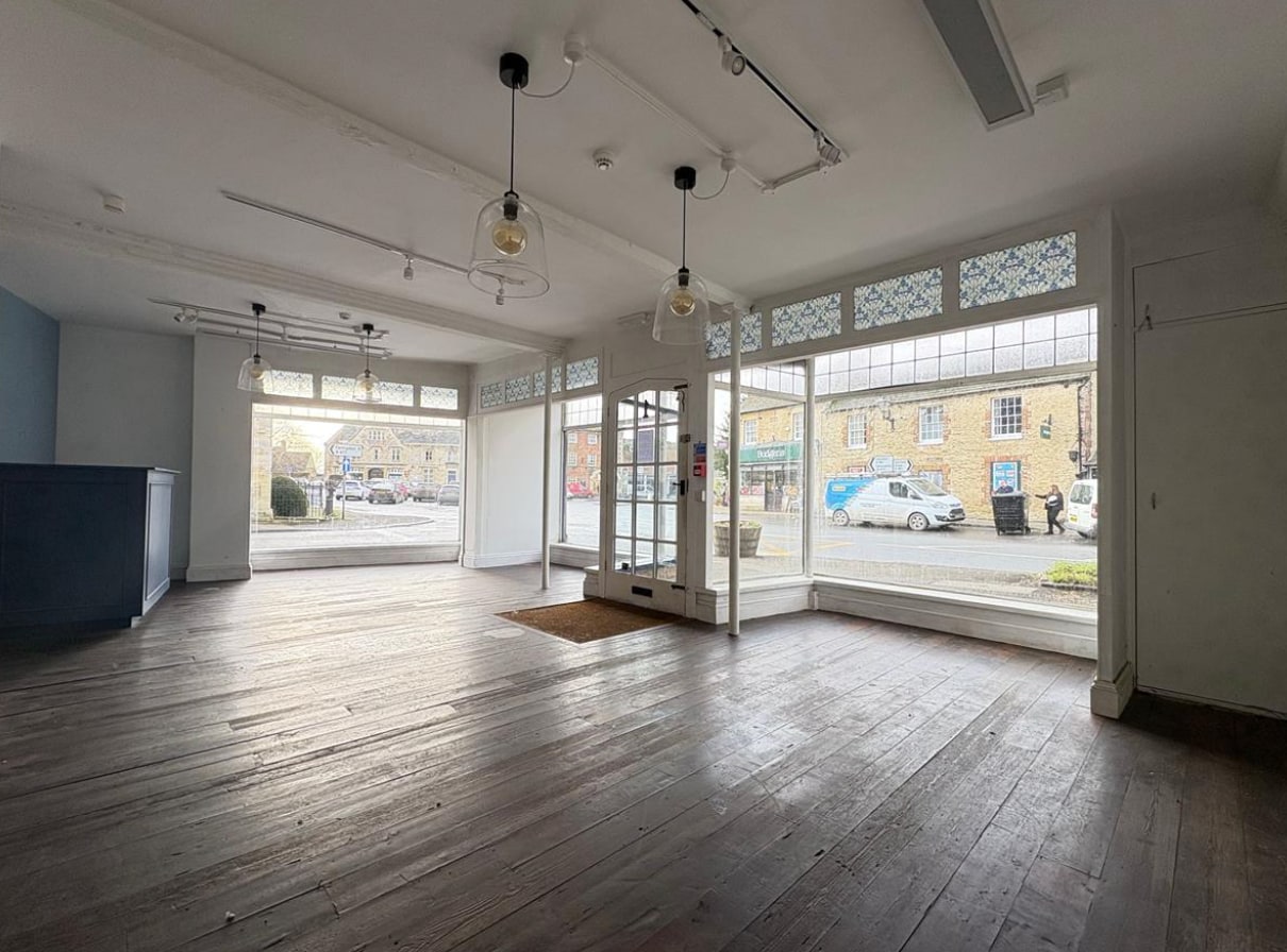 Broughton Poggs, Lechlade, Lechlade to rent Interior Photo- Image 1 of 4