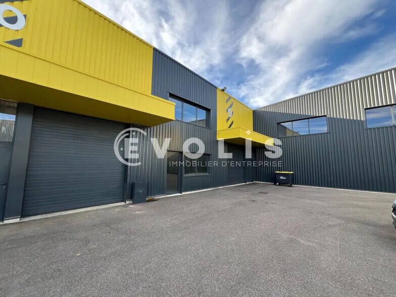 Light Industrial in Frans to rent - Building Photo - Image 1 of 6