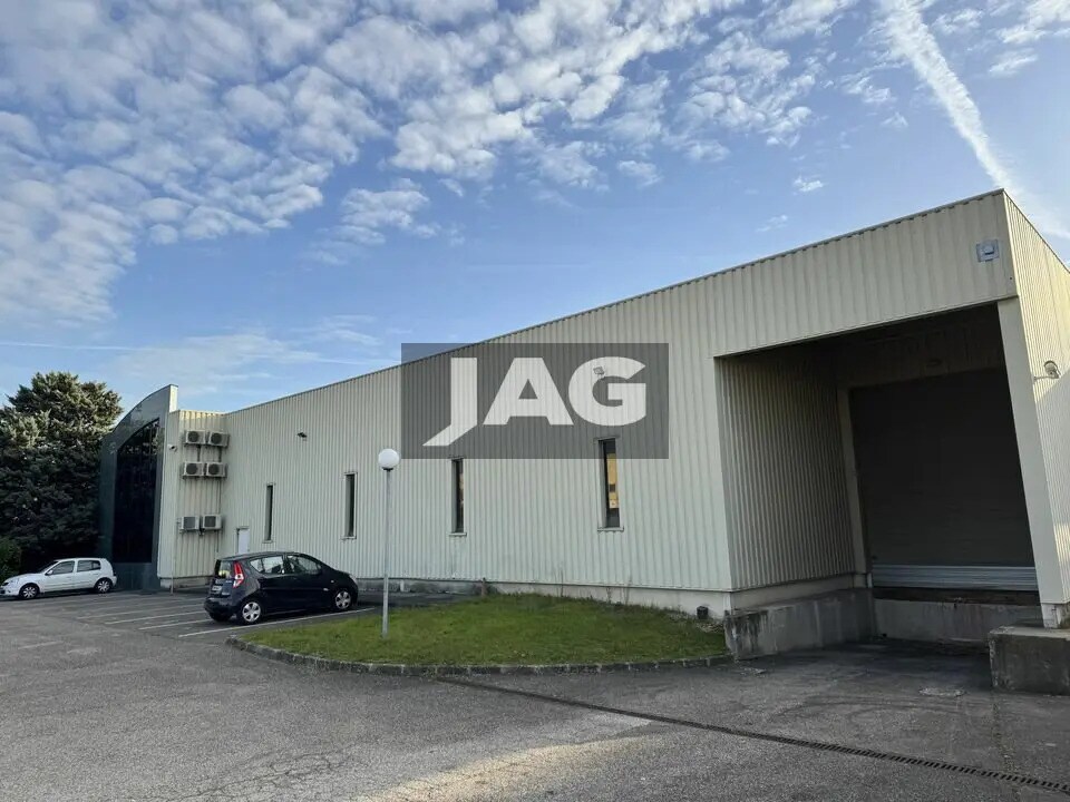 Office in Genas to rent Building Photo- Image 1 of 7