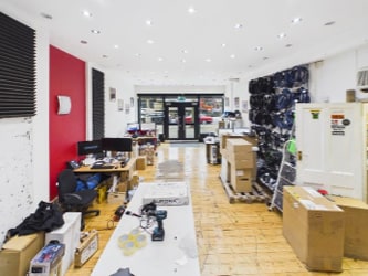 1375 High Rd, London to rent - Interior Photo - Image 2 of 10