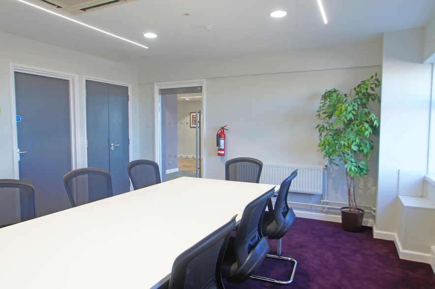 London Rd, Amesbury to rent - Interior Photo - Image 2 of 3