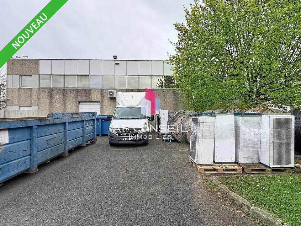 Industrial in Coignières to rent Primary Photo- Image 1 of 4
