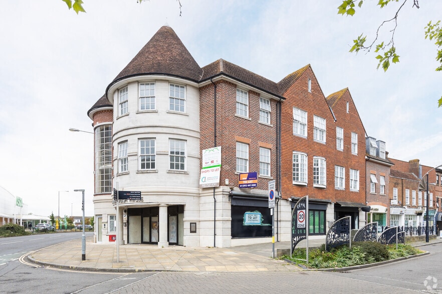 26-32 High St, Crawley to rent - Building Photo - Image 2 of 6