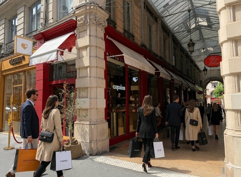 Retail in Lyon to rent - Building Photo - Image 3 of 6