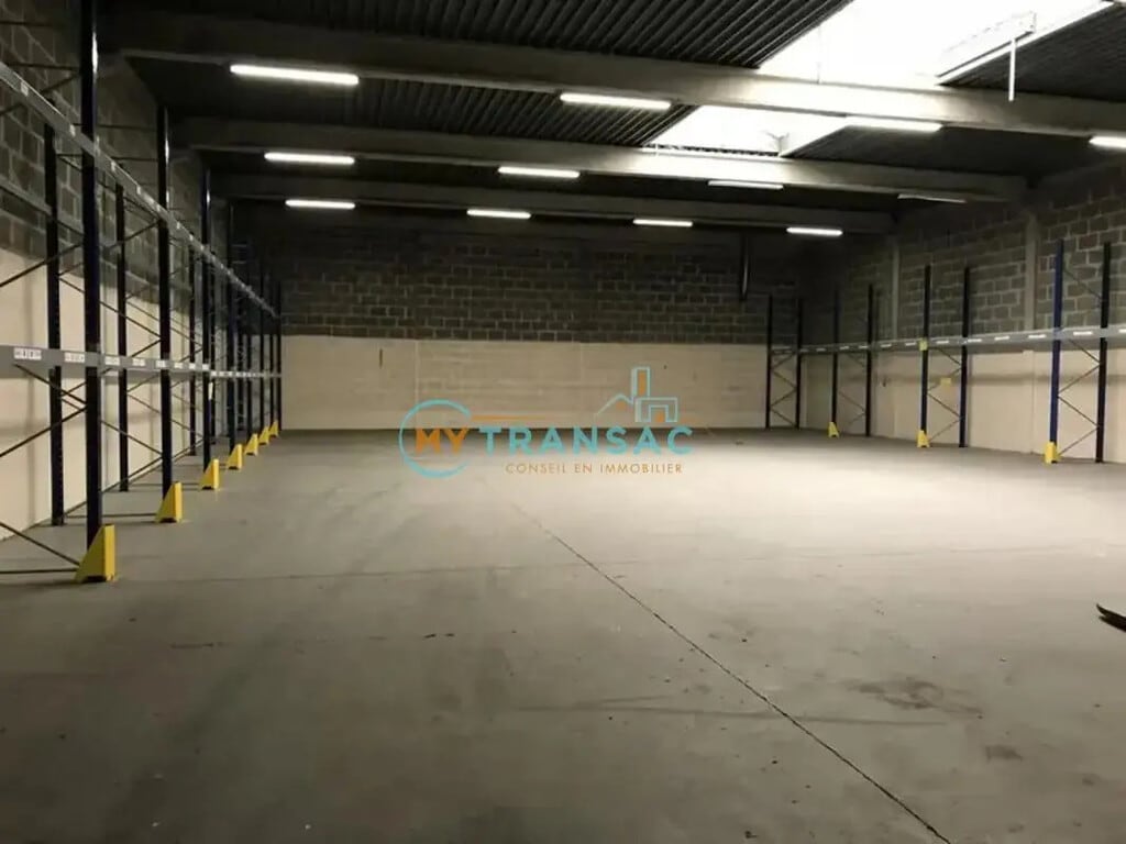 Location Local d'activités 630 m² - Photo 1
