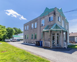 1226 Ch Du Coteau-Rouge, Longueuil, QC for sale Primary Photo- Image 1 of 9