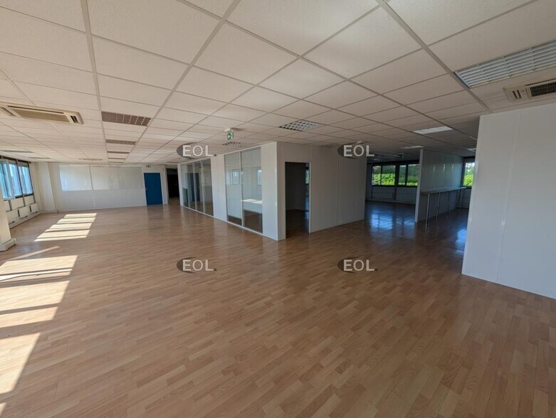 Office in Vitry-sur-Seine to rent - Building Photo - Image 2 of 17