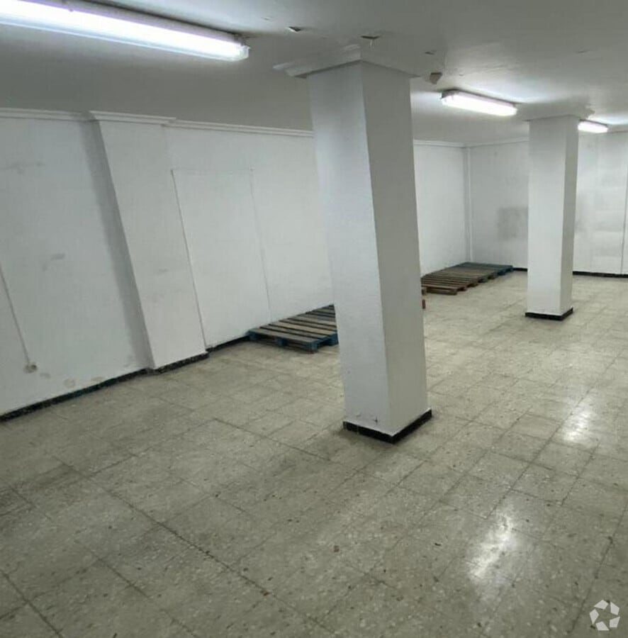 Cuenca, CUE 16004 - Unit Puerta IZ, Esc. E -  - Interior Photo - Image 2 of 2