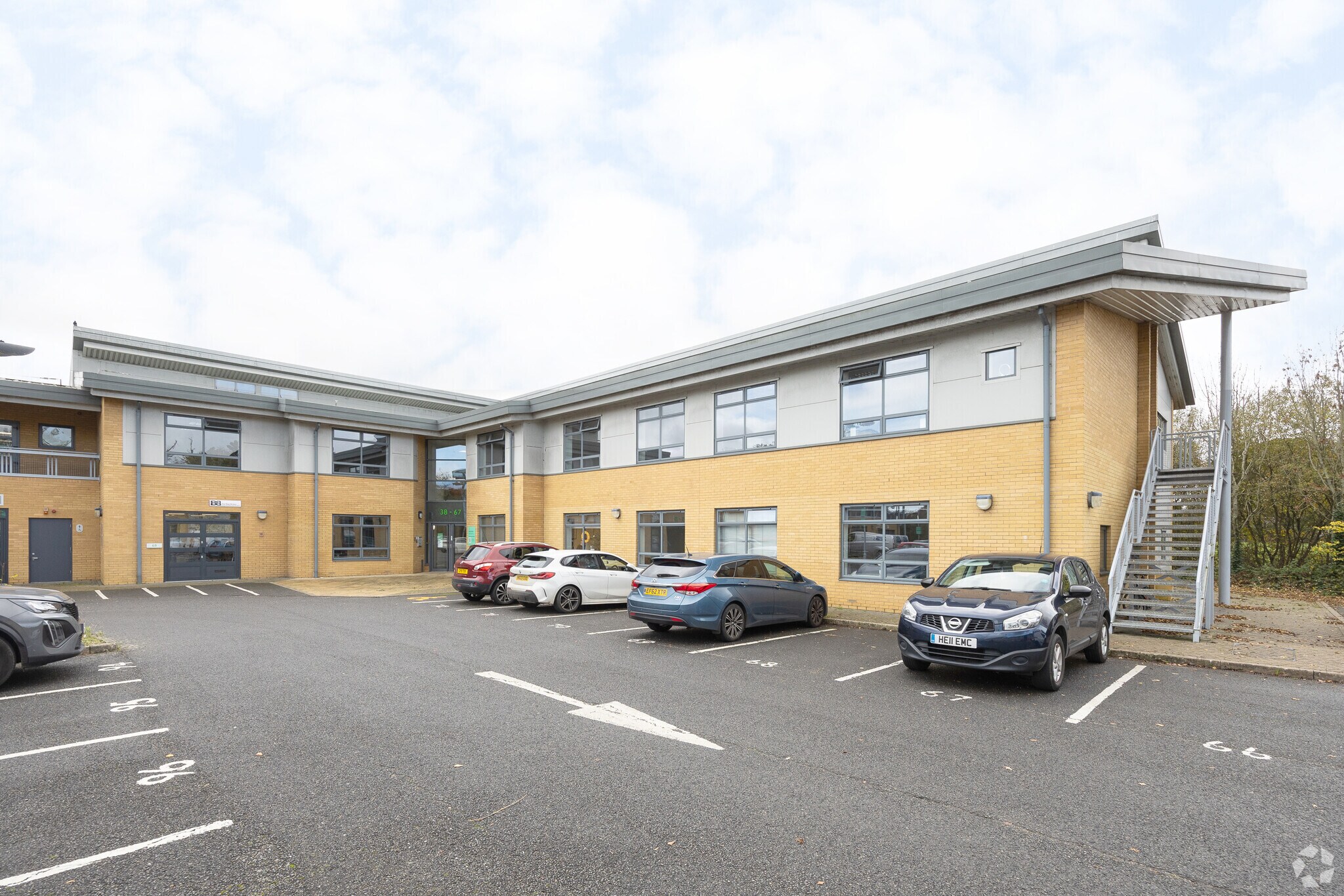 68-80 Metcalf Way, Crawley for sale Primary Photo- Image 1 of 1