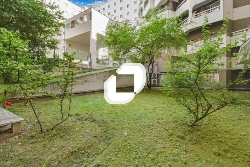 Light Industrial in Paris for sale Building Photo- Image 1 of 10