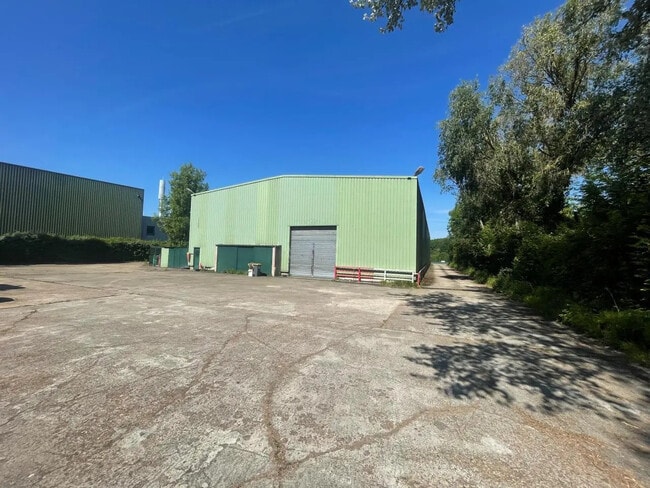 Location Local d'activités 948 m²