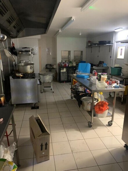 49 South End, Croydon to rent - Building Photo - Image 2 of 14