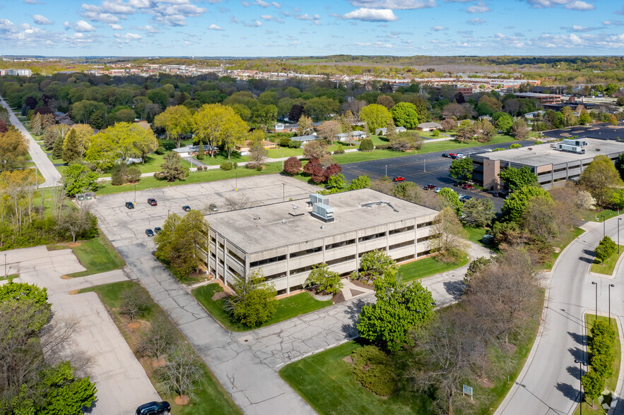 125 N Executive Dr, Brookfield, WI for rent - Aerial - Image 3 of 5