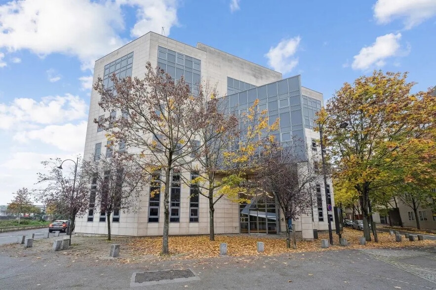 6-8 Rue Eugène Et Armand Peugeot, Rueil-Malmaison to rent - Building Photo - Image 1 of 8