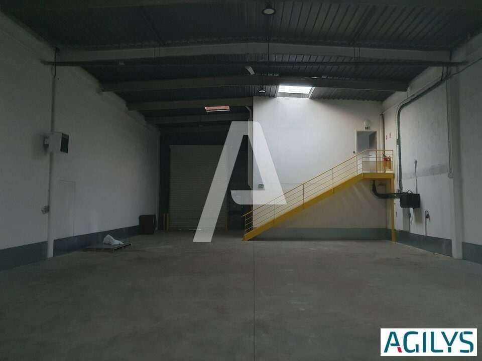 Light Industrial in Torcy to rent Interior Photo- Image 1 of 6