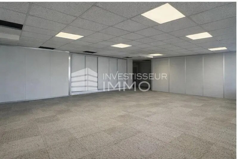 Office in Torcy to rent Interior Photo- Image 1 of 8