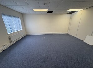 Tollgate, Eastleigh to rent Interior Photo- Image 1 of 6
